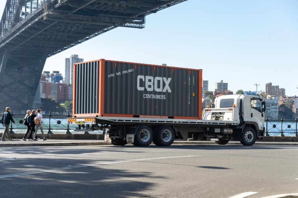The Benefits of Hiring a Shipping Container for SelfPack Removal